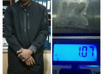 Foto pelaku dan barang bukti sabu saat di kantor Polisi.