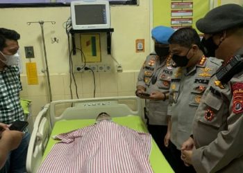 Ipda Imam Agus Husein Perwira Unit Detasemen Gegana Polda Sultra meninggal dunia usai mengamankan aksi demonstrasi yang berujung bentrok di depan kantor DPRD Sulawesi Tenggara, Senin (11/4/2022). Foto/iNews TV/Mukhtaruddin