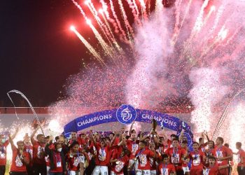 Pemain Bali United merayakan gelar juara Liga 1 di Stadion Kapten I Wayan Dipta, Gianyar, Bali, Kamis (31/3/2022). ANTARA FOTO/Fikri Yusuf/rwa