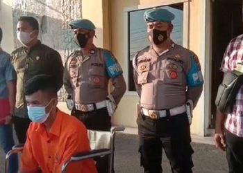 Pemuda berinsial ESG yang merupakan pelaku pembunuhan ibu rumah tangga di Asahan. (Foto: iNews/Ulil Amri)