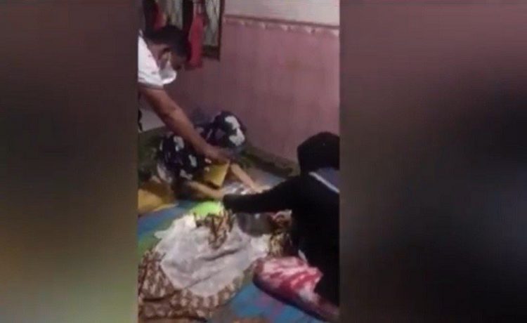 Seorang ayah tega membunuh anak kandung yang masih balita hanya karena terganggu suara tangisan korban saat tertidur pulas. (Foto: iNews/Adi Palapa Harahap)