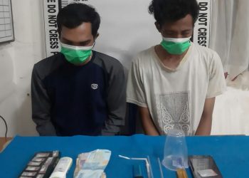 Foto kedua pelaku dan barang bukti sabu yang diamankan Polisi.