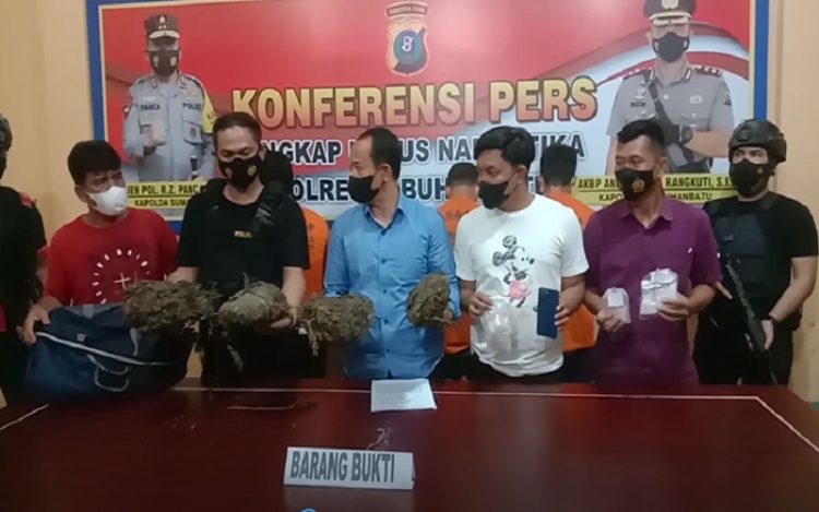 Butuh Uang untuk Lebaran, 4 Orang Ini Malah Edarkan Narkoba (Foto: iNews/Ikang Amanda)