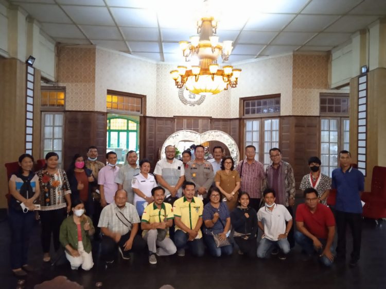 Foto bersama usai rapat persiapan Paskah Oikumene Kota Pematangsiantar.