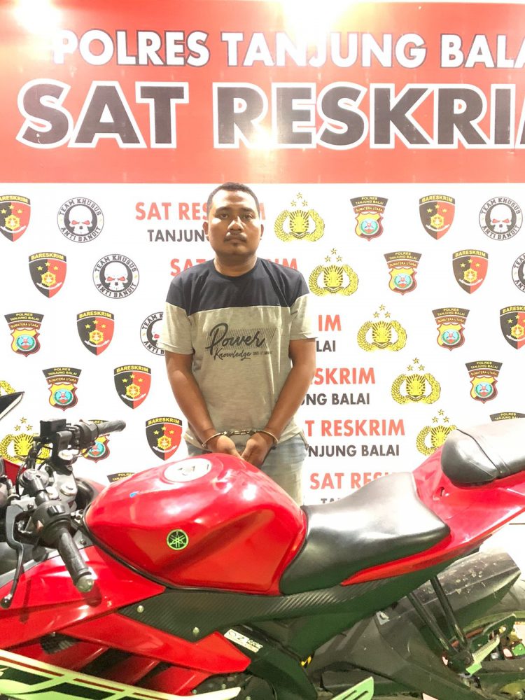 Foto pelakau dan barang  bukti sepeda motor yang diamankan Polisi.