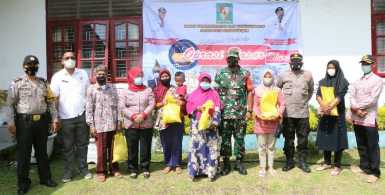 Foto bersama disela kegiatan.