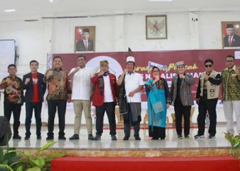 Foto bersama disela kegiatan,