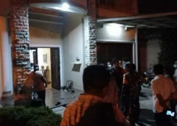 Lokasi rumah yang menjadi TKP penemuan mayat ibu dan dua anak kembarnya di Jalan Antara Pasar 4,5 Kelurahan Lubukpakam, Deliserdang. (Foto: Antara/Rahmat Hidayat)
