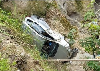 Foto kondisi mobil saat masih di lokasi kejadian.