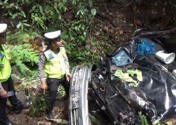 Ilustrasi mobil masuk jurang. Foto: Istimewa