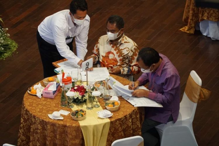 Bupati Humbahas Dosmar menandatangani berita acara serah terima hibah aset barang milik Kementerian PUPR, disaksikan Menteri PUPR dan Menteri Keuangan RI, Selasa (29/3/2022) lalu, di Auditorium Kementerian PUPR Jakarta.