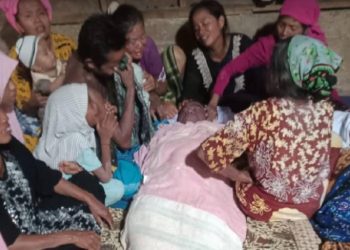 Musibah longsornya lubang tambang emas di Desa Bandar Limabung, Lingga Bayu, Mandailing Natal, Sumatera Utara menyebabkan 12 penambang tewas tertimbun. Foto/SINDOnews/Zia Nasution