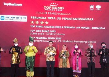 Plt. Wali Kota Pematangsiantar raih TOP Pembina BUMD Terbaik se-Indonesia Tahun 2022.