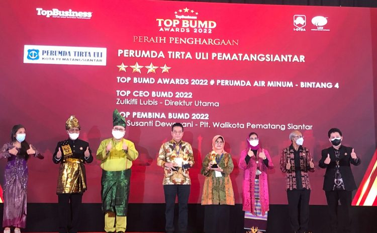 Plt. Wali Kota Pematangsiantar raih TOP Pembina BUMD Terbaik se-Indonesia Tahun 2022.