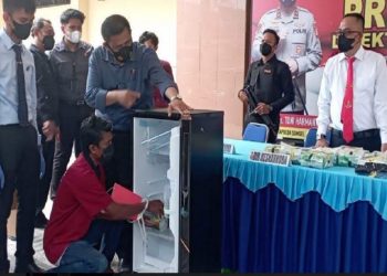 Polda Sumsel mengungkap kasus penyelundupan narkotika jenis sabu sebanyak 10.000 gram atau 10 kilogram (Kg) yang dilakukan oleh sopir ekspedisi yang disimpan di lemari es atau kulkas. Foto SINDOnews