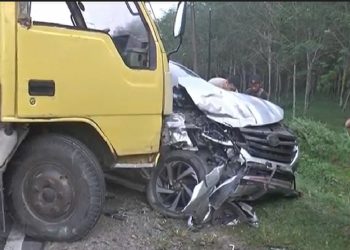 Mobil Pemudik asal Jakarta Ringsek Ditabrak Truk di Jalinsum Asahan (Foto: iNews/Ulil Amri)
