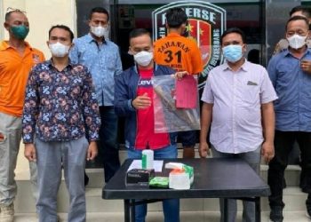 Kasatreskrim Polresta Deliserdang Kompol I Kadek Heri Cahyadi saat ekspos kasus adik bunuh abang kandung. (Foto: Antara/Rahmat Hidayat)
