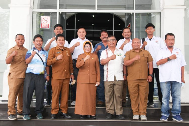 Foto bersama usai pertemuan.
