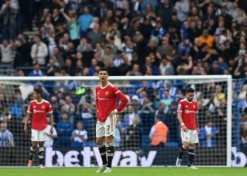 Para pemain Manchester United tertunduk lesu usai dibantai Brighton 4-0. (Foto: AFP)