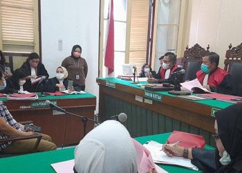 Sidang tuntutan terdakwa Agung Sumarna Sarumaha, warga Binjai yang nekat membunuh kekasih lelakinya di hotel kini dituntut hukuman penjara seumur hidup di Pengadilan Negeri Medan, Selasa (12/4/2022). TRIBUN MEDAN / GITA