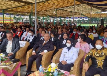 Plt. Wali Kota Pematangsiantar, dr. Susanti Dewayani, Sp.A, beserta undangan dan ribuan umat Kristen, menghadiri Perayaan Paskah Oikumene Kota Pematangsiantar, pada Rabu (25/5/2022) sore, pukul 14.00 WIB, di lapangan H. Adam Malik Pematangsiantar.