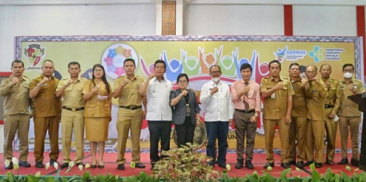 Foto bersama disela acara.