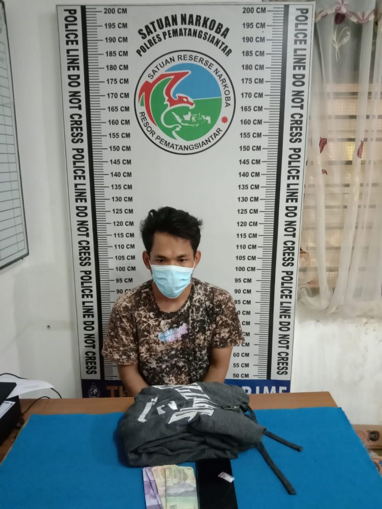Foto pelaku dan barang bukti yang diamankan Polisi.
