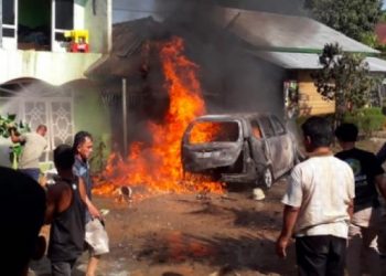Mobil Avanza di Muara Enim Sumatera Selatan terbakar [Sumselupdate]