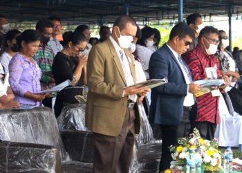 Bupati Simalungun, Radiapoh Hasiholan Sinaga, didampingi Plt Kadis Kominfo, SML Simangunsong, menghadiri reuni akbar alumni SMA Swasta GKPS 1 Pamatang Raya, di Pamatang Raya, Kecamatan Raya, Kabupaten Simalungun, Sumut, Minggu (01/05/2022).
