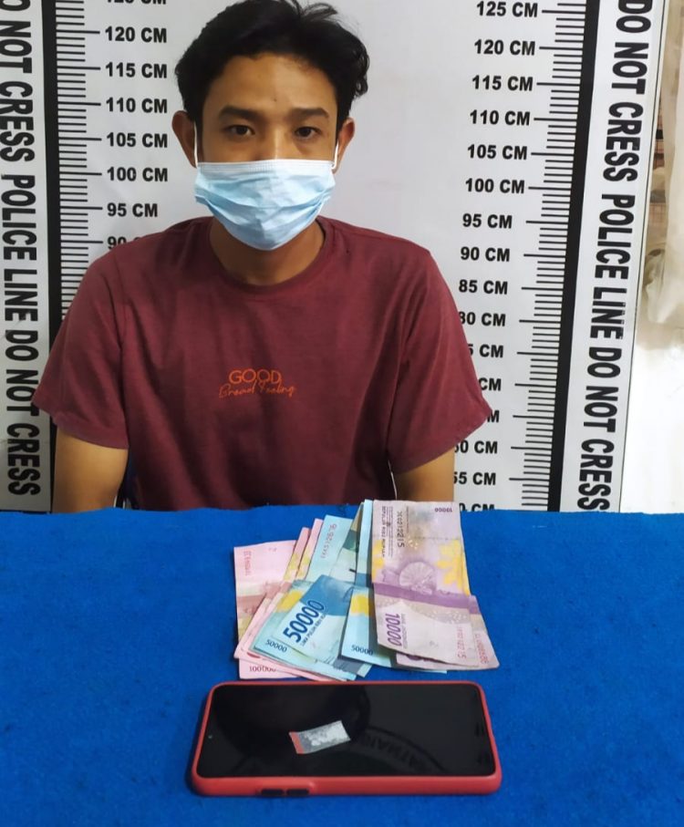 Foto pelaku Cipeng dan barang bukti yang diamankan Polisi.