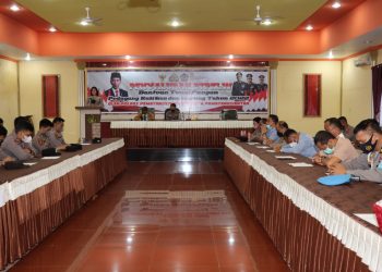 Personil yang beragama Kristen, ikuti ibadah di Aula Wdidya Satya Brata.