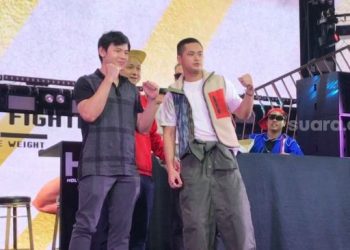Nicholas Sean dan Sabian Tama sebelum bertanding di ring tinju [Suara.com/Adiyoga Priyambodo]