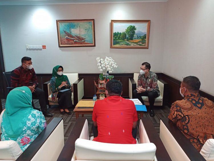 Plt. Wali Kota Pematangsiantar beraudensi dengan Kementerian Pendayagunaan Aparatur Negara dan Reformasi Birokrasi Republik Indonesia, yang disambut Deputi Reformasi Birokrasi, Akuntabilitas dan Pengawasan, Prof. Erwan, dan didampingi Asisten Deputi Akuntabilitas, Ahmad Hasmy.