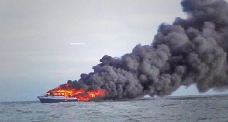 Foto ilustrasi kapal terbakar. (Int)