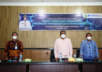 Suasana rapat kerja dan sosialisasi Teknologi Informasi dan Komunikasi Pemerintah Kota (Pemko) Pematangsiantar Tahun 2022, di Ruang Serba Guna BAPPEDA Pematangsiantar, Jalan Merdeka Pematangsiantar,  Jumat (20/5/2022).