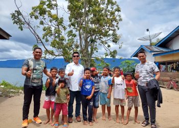 Bupati Simalungun, Radiapho Hasiholan Sinaga bersama Kapolres, AKBP Nicolas Dedy Arifianto, Dandim 0207/Sml, Letkol Inf Roly Souhoka, saat memantau situasi destinasi pariwisata, di Kota Wisata Parapat, Selasa (3/5/2022).