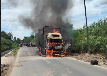 Truk pisang terbakar di Simalungun (Foto MPI/Ricky)