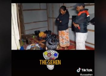 Video seorang anak merayu ibunya untuk kembali ke rumah demi menjenguk sang ayah yang sedang sakit keras tengah viral di media sosial. / Foto: tangkapan layar tiktok