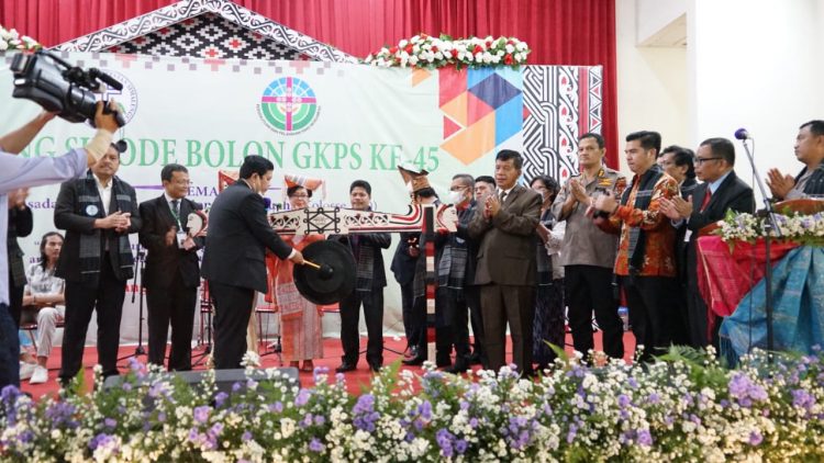 Suasana pembukaan Sinode Bolon GKPS ke-45, di Balai Bolon GKPS, Jalan Pdt J. Wismar Saragih Kota Pematangsiantar, Sumatera Utara, Selasa (28/6/2022).