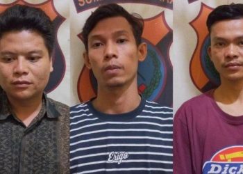 Ketiga pelaku pencurian di Indomaret yakni, Armando Sidauruk (29), Zainal Arifin Nasution (37) dan Ardy Julpiansyah (25) saat diamankan di Polsek Siantar Martoba, Minggu (19/6/22). HO