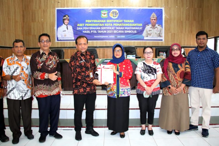 Foto bersama disela acara.
