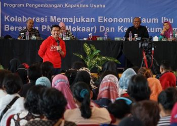 Staf Khusus Menteri Hukum dan HAM, Bane Raja Manalu, pada acara Program Pengembangan Kapasitas Kolaborasi Memajukan Ekonomi Kaum Ini Bersama PNM (Mekaar) dan Kemenkumham.