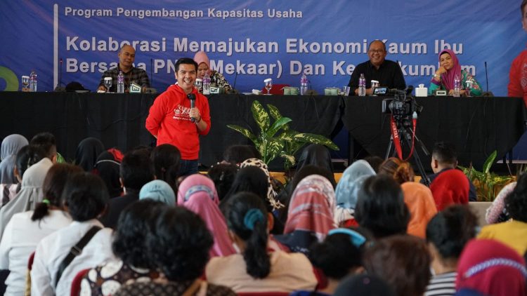 Staf Khusus Menteri Hukum dan HAM, Bane Raja Manalu, pada acara Program Pengembangan Kapasitas Kolaborasi Memajukan Ekonomi Kaum Ini Bersama PNM (Mekaar) dan Kemenkumham.