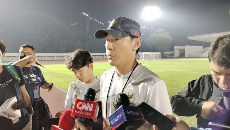 Shin Tae-yong ungkap penyebab tetap tangani tiga level Timnas Indonesia sekaligus. (Foto: Maulana Yusuf/MNC Portal Indonesia)