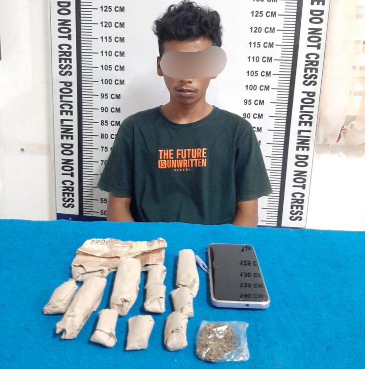 Foto pelaku dan barang bukti ganja yang diamankan Polisi.