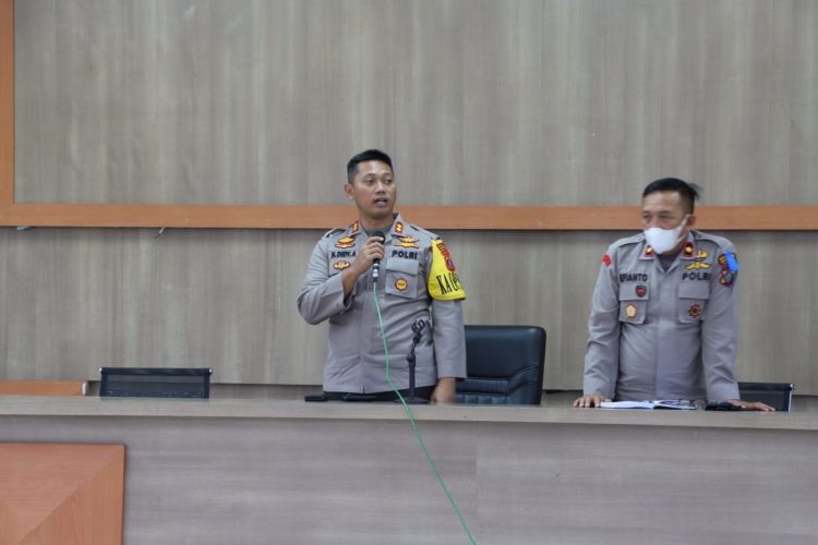 Kapolres Simalungun, AKBP Nicolas Dedy Arifianto saat memberikan arahan.