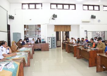 Plt. Wali Kota saat menerima audiensi PT Kereta Api Indonesia, terkait progres dan sosialisasi keselamatan serta keamanan jalur KA di lintas Tebingtinggi-Pematangsiantar.