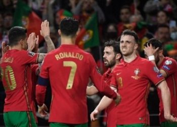 Para pemain Portugal merayakan gol. MIGUEL RIOPA / AFP