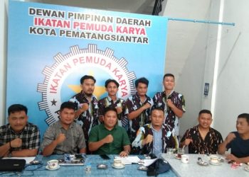 Foto bersama disela konfrensi pers, pada Sabtu (4/6/2022) sore tadi, pukul 15.00, di Sekretariat DPD IPK Kota Pematangsiantar, Jalan Gereja No 47 Pematangsiantar.