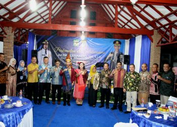 Foto bersama disela acara.